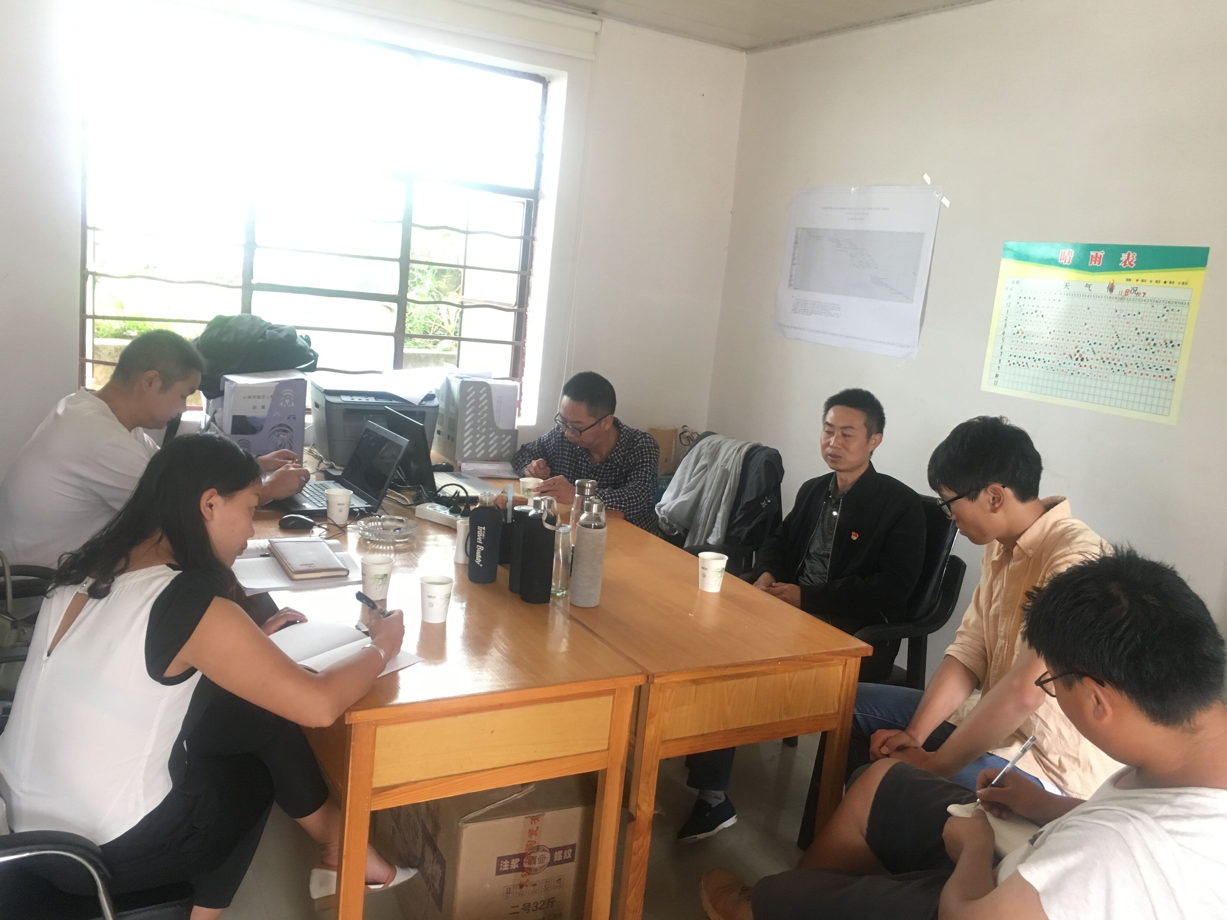 住建局黨委到320國(guó)道提升工程項(xiàng)目部開展工作交流會(huì)
