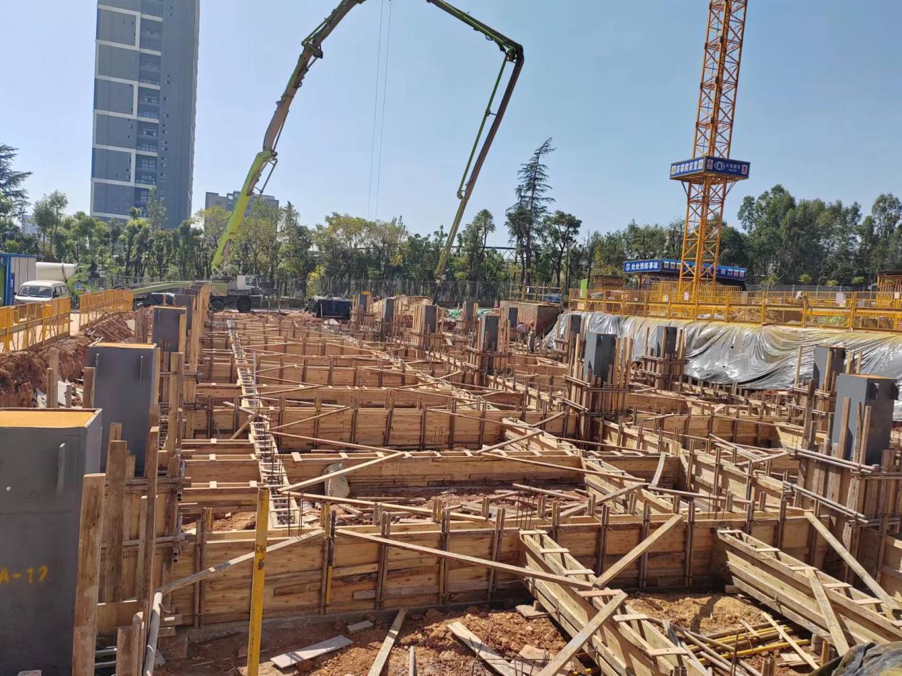 云南輕紡職業(yè)學(xué)院1標(biāo)段：1#、2#學(xué)生宿舍建設(shè)項(xiàng)目，2標(biāo)段：學(xué)生食堂建設(shè)項(xiàng)目10月份施工動(dòng)態(tài)