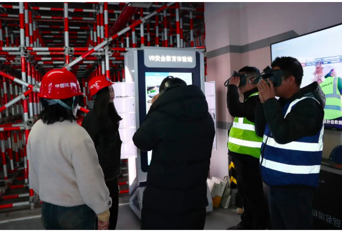 2023年12月由昆明市建筑協(xié)會(huì)組織的質(zhì)量、安全觀摩活動(dòng)在我司監(jiān)理的安寧市官廂街更新改造工程項(xiàng)目順利開(kāi)展